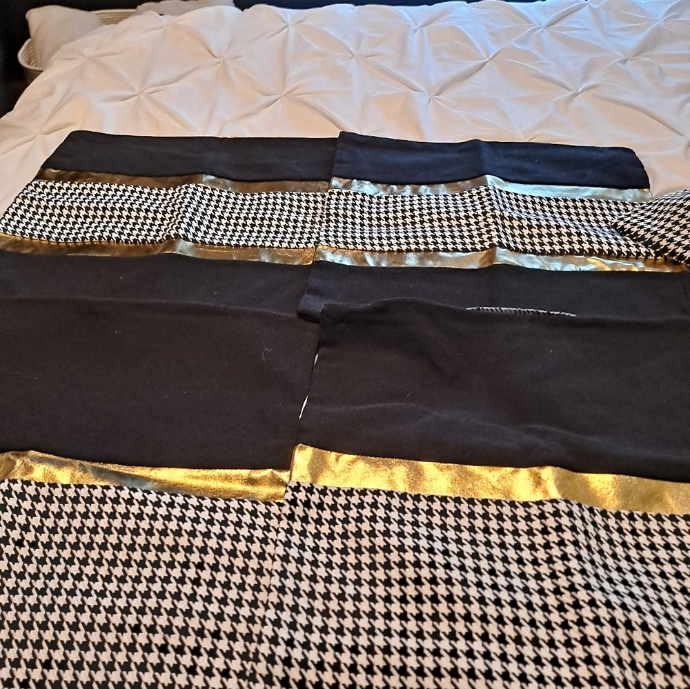 5 pillow covers 4 17x17 1 8x12.   BL